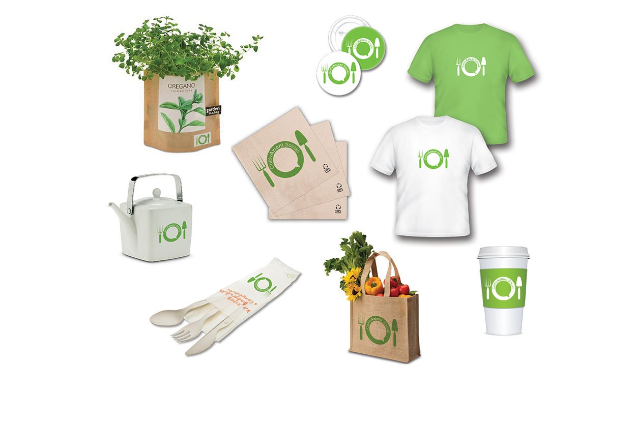 Applicazioni del marchio su magliette, borse, spille e gadget per il concorso Log-in di Coltivazioni Sociali Urbane